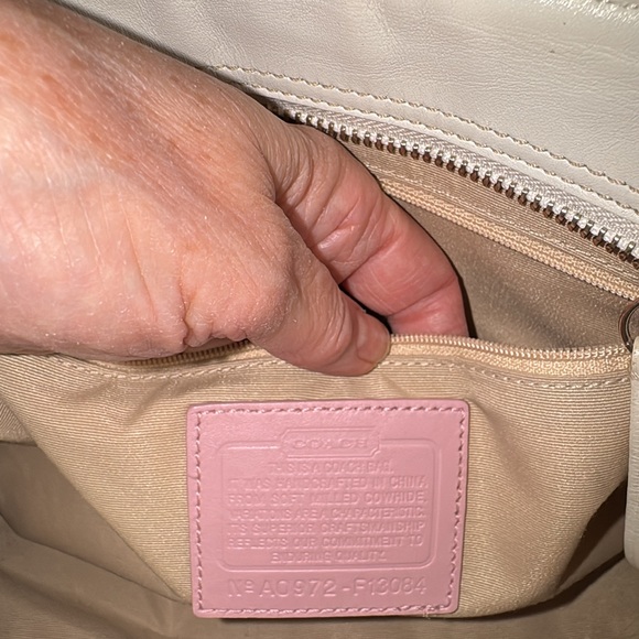 Coach Pink and White leather Shoulder Bag - Picture 8 of 11